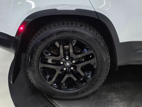 Used 2025 Land Rover Defender 110 S image 41