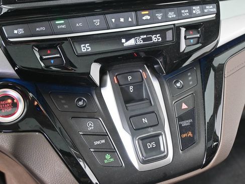 Used 2025 Honda Odyssey Touring image 16