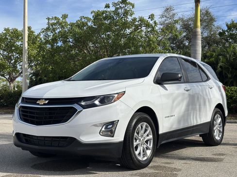 Used 2020 Chevrolet Equinox LS w/ LS Convenience Package image 2