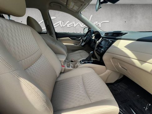 Used 2020 Nissan Rogue SV w/ Premium Package FWD image 24