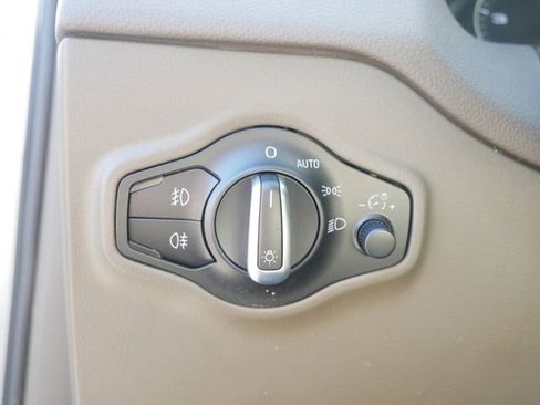 Used 2016 Audi Q5 2.0T Premium Plus w/ Technology Package image 16