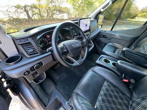 Used 2022 Ford Transit 250 Medium Roof AWD image 25