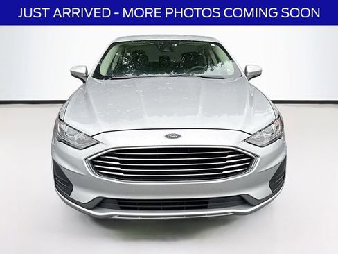 Used 2019 Ford Fusion SE FWD image 2
