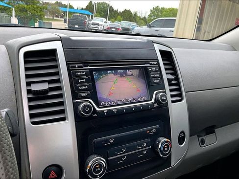 Used 2018 Nissan Frontier SV RWD image 18