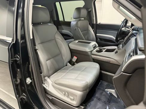 Used 2019 Chevrolet Suburban LT image 37