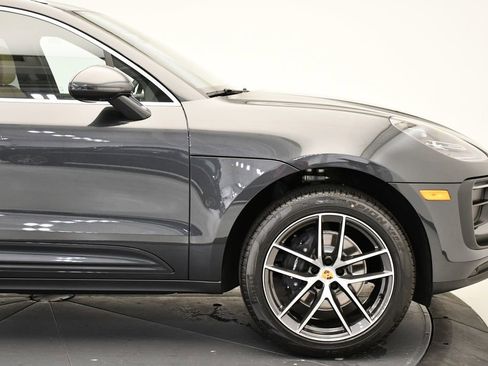 Certified 2025 Porsche Macan image 15