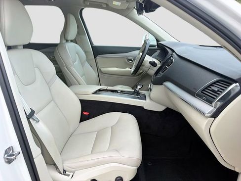 Used 2021 Volvo XC90 T5 Momentum w/ Climate Package FWD image 15