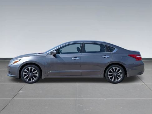 Used 2016 Nissan Altima 2.5 SV image 2