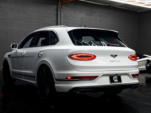 Used 2024 Bentley Bentayga AWD/4WD image 17
