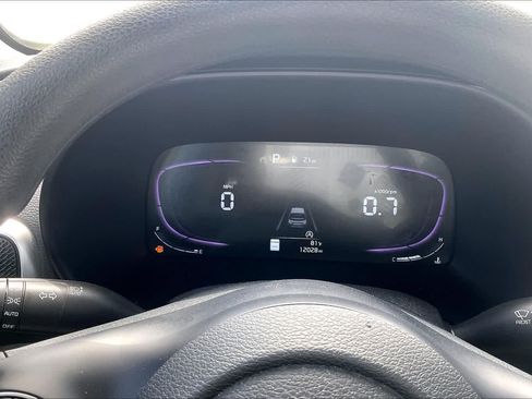Used 2025 Kia Soul LX w/ LX Technology Package FWD image 15