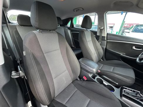 Used 2017 Hyundai Elantra GT FWD image 13