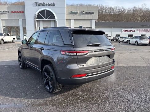 New 2025 Jeep Grand Cherokee Altitude image 3