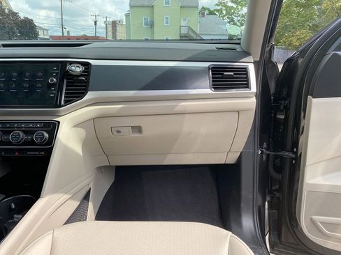 Used 2022 Volkswagen Atlas SEL R-Line image 30