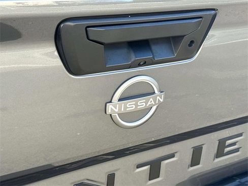 Certified 2023 Nissan Frontier SV w/ Midnight Edition Package image 6