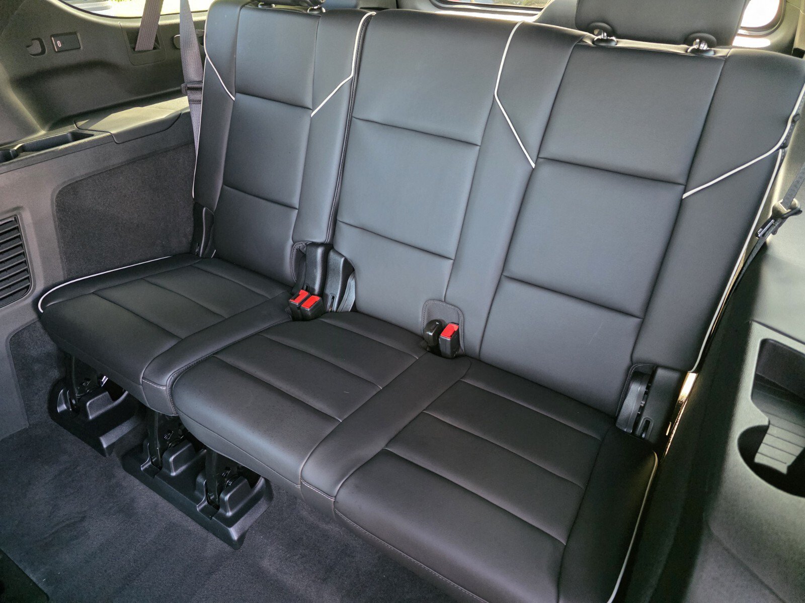 Used 2024 Cadillac Escalade ESV Premium Luxury w/ Performance Package AWD/4WD image 17