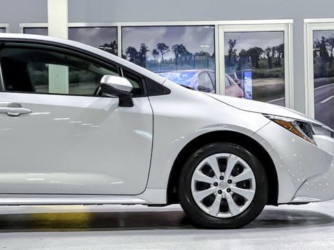 Used 2023 Toyota Corolla LE FWD image 32