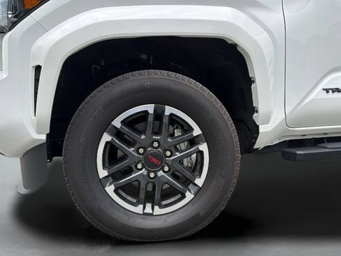 Used 2025 Toyota Tacoma TRD Sport AWD/4WD image 38