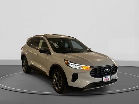 Used 2025 Ford Escape ST-Line image 4