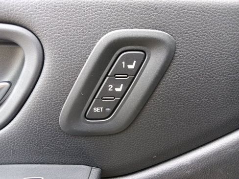 Used 2023 Honda Pilot Touring image 13
