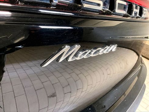 Certified 2024 Porsche Macan image 33