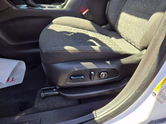 Used 2024 Chevrolet Equinox LT AWD/4WD image 16
