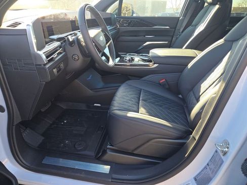 New 2026 Cadillac Escalade IQ Luxury 1 w/ LPO, Floor Liner Package AWD/4WD image 24