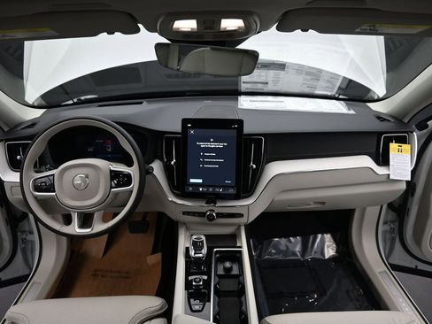 New 2026 Volvo XC60 B5 Ultra w/ Climate Package image 22