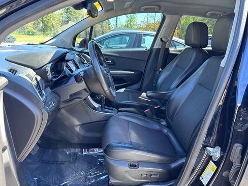 Used 2021 Chevrolet Trax LT w/ Sport Edition image 12