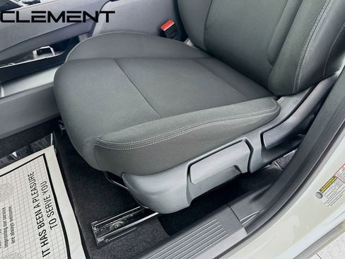 Used 2024 Nissan Rogue S image 26