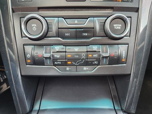 Used 2016 Ford Explorer XLT w/ Equipment Group 202A image 29