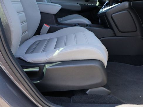 Used 2017 Honda CR-V LX image 10