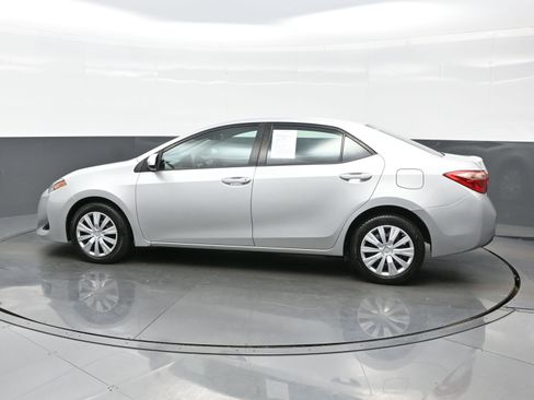 Used 2019 Toyota Corolla LE image 3