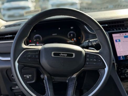 Used 2023 Jeep Grand Cherokee L Limited w/ Luxury Tech Group II AWD/4WD image 6
