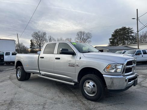 Used 2018 RAM 3500 Tradesman w/ Chrome Appearance Group image 4