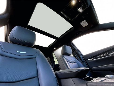 Used 2022 Cadillac XT6 Premium Luxury w/ Technology Package image 17