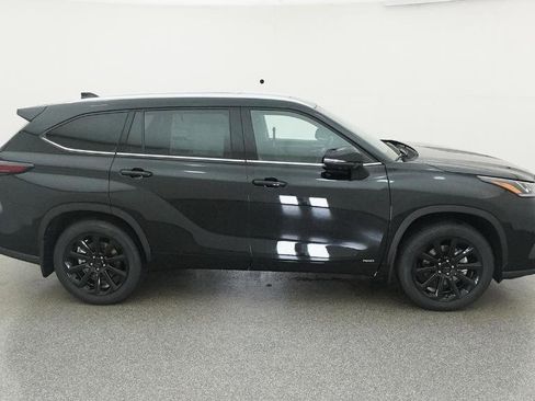 New 2026 Toyota Highlander Limited image 11