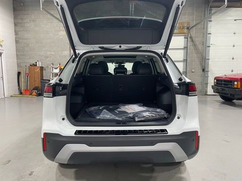 New 2025 Volkswagen Tiguan SE image 16