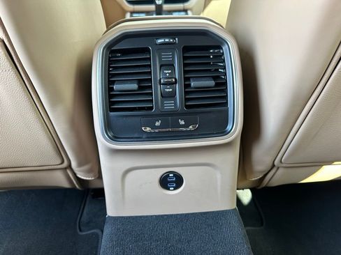 Certified 2024 Porsche Macan image 39