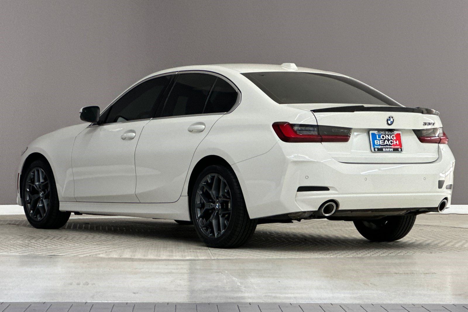 Used 2025 BMW 330i Sedan w/ Convenience Package RWD image 3