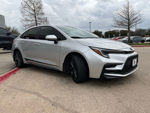 Used 2025 Toyota Corolla SE image 5