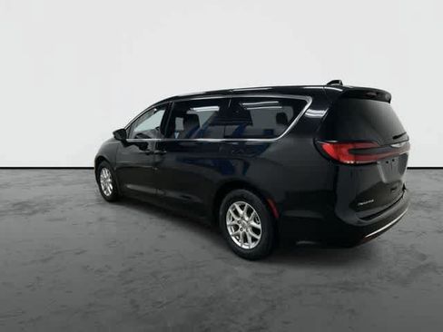 Used 2024 Chrysler Pacifica Touring-L FWD image 9