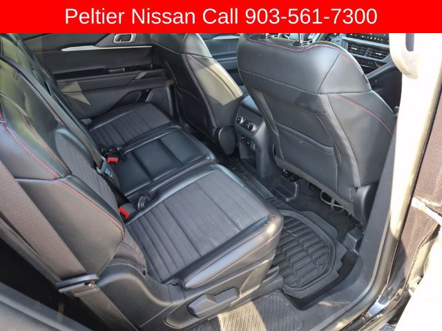 Used 2025 Ford Explorer ST-Line w/ ST-Line Street Pack AWD/4WD image 17