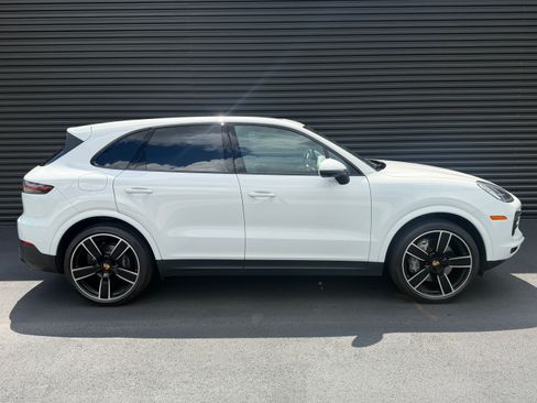 Certified 2023 Porsche Cayenne Platinum Edition AWD/4WD image 8