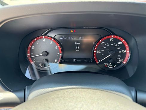 Used 2025 Nissan Frontier PRO-4X image 26