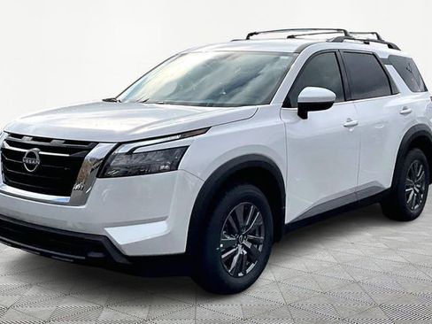 New 2025 Nissan Pathfinder SV image 2