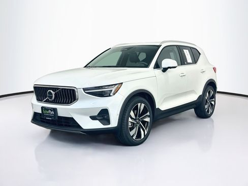 Used 2023 Volvo XC40 B5 Ultimate AWD/4WD image 3