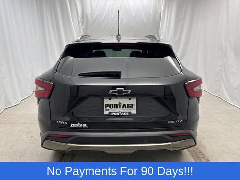Used 2025 Chevrolet Trax ACTIV w/ Driver Confidence Package FWD image 3