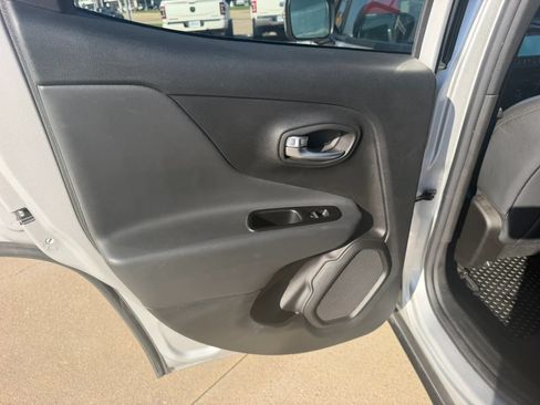 Used 2020 Jeep Renegade Altitude AWD/4WD image 48