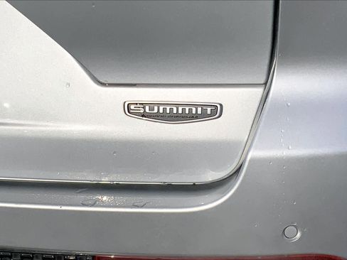 Used 2022 Jeep Grand Cherokee Summit w/ Luxury Tech Group V image 27