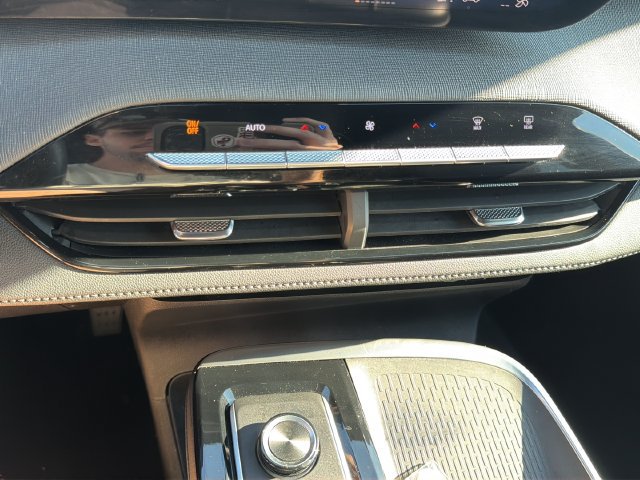 Used 2025 Buick Enclave Preferred FWD image 29